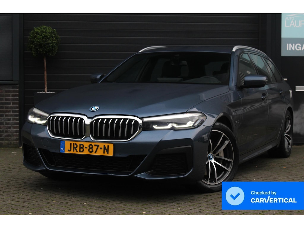 BMW 5-Serie Touring 530e M-Sport | Stuur en Stoelverwarming | Sfeerverlichting