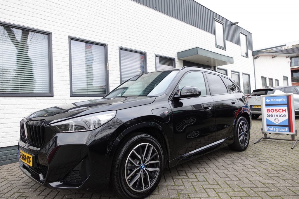 BMW X1 XDRIVE 30E M-Sport Panorama Trekhaak BOMVOL