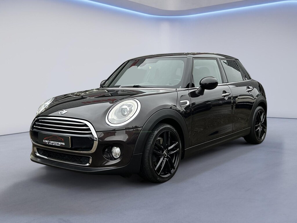 MINI Cooper 1.5 Chili Serious Business /Apple & Android Carplay/Elektrisch Panoramadak/Stoelverwarming/Cruise & Clima control/Isofix/JCW Sportstuur/Sportstoelen/(MET GARANTIE*)