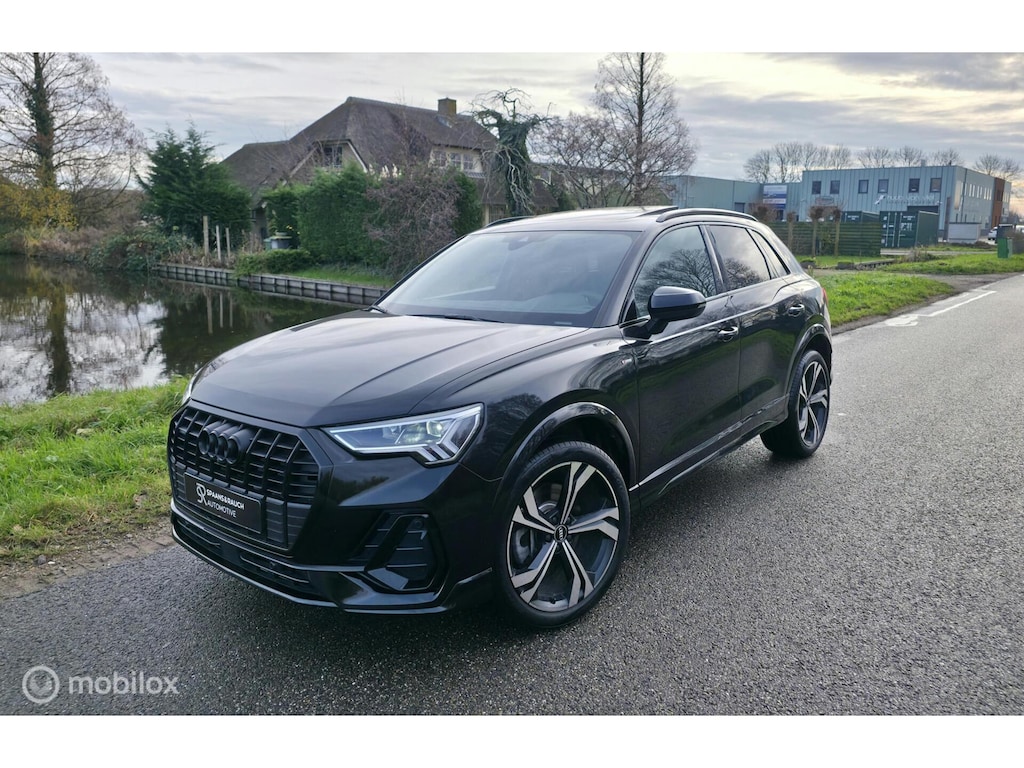 Audi Q3 40 TFSI Quattro S-Line / Pano / 360' / Carplay