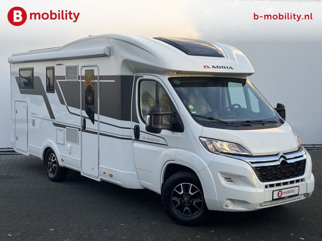 Adria Mobil Matrix Adria MATRIX 670 SL Lengtebedden Bj.2021 | Level Systeem | Luchtvering | Garage | Zonnepaneel MAXXFAN | Achteruitrijcamera | Fietsendrager