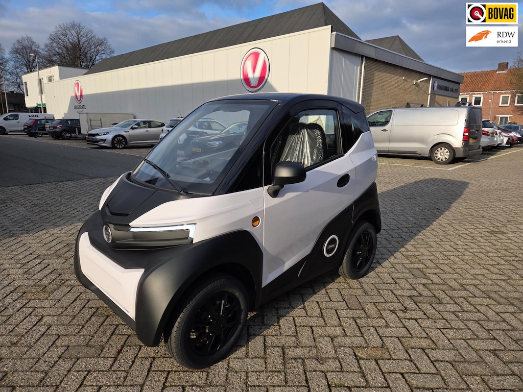 Silence S04 Brommobiel Unico 45 km/u | Tot 85km bereik | achteruitrijcamera | airco & verwarming | elektrisch | 247 ltr bagageruim