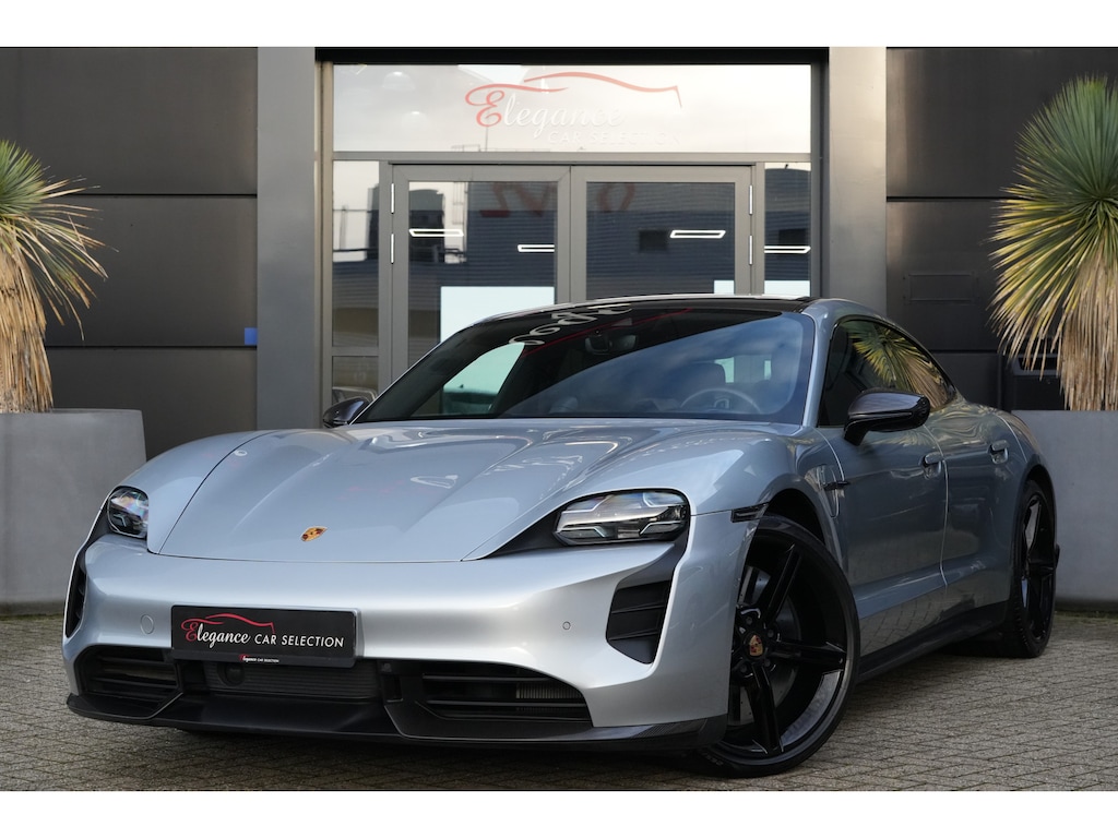 Porsche Taycan Turbo S | 761 PK | Panoramadak | Burmester 3D | Carbon | Achterasbesturing | Porsche Taycan Turbo S met 761 PK, elektrische aandrijving, panoramadak, Burmester 3D High-End Surround Sound System, luxe lederen bekleding, stoelventilatie en -verwarming, 4-zone climate co