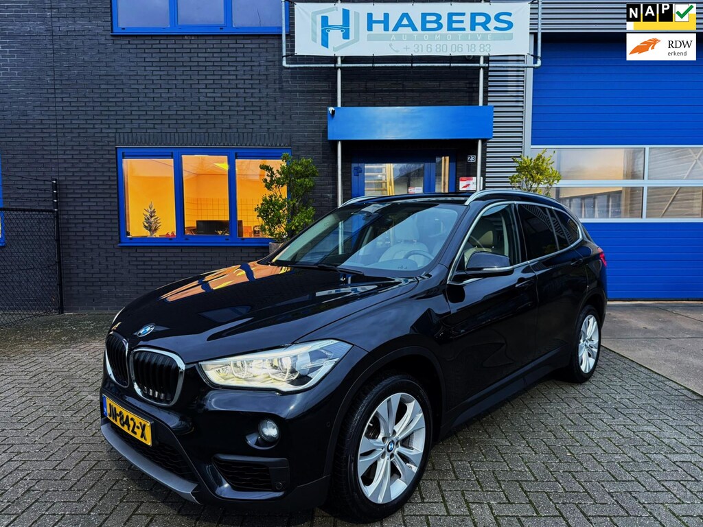 BMW X1 SDrive20i Executive 192PK|Origineel NL|Navi|AUT|Sportstoelen Leder|PANO|Cruise Control|Full Led|SfeerVL|StoelVW|PDC|Isofix