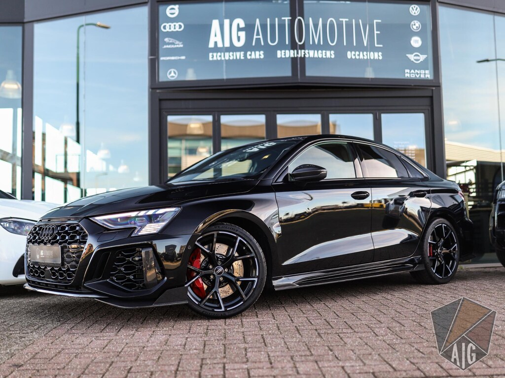Audi RS3 Limousine 2.5 TFSI A3 quattro | CT Carbon | RS-Dynamic | Matrix | Keyless | B&O | Leder | Camera