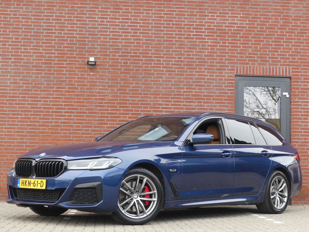 BMW 5-Serie Touring 530e xDrive M-Sport / Panoramadak