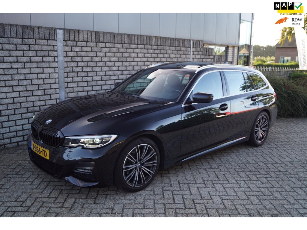 BMW 3-Serie Touring 318i High Executive Edition M Sport Autom Panodak Leder Sportst Stoelverw Clima Cruise 2x PDC LMV Trekh ENZ NL