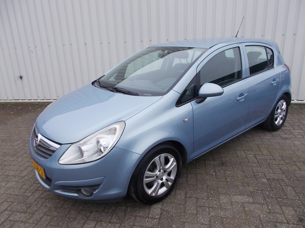 Opel Corsa 1.4-16V Enjoy 5drs ( NW. APK KEURING BIJ VERKOOP )
