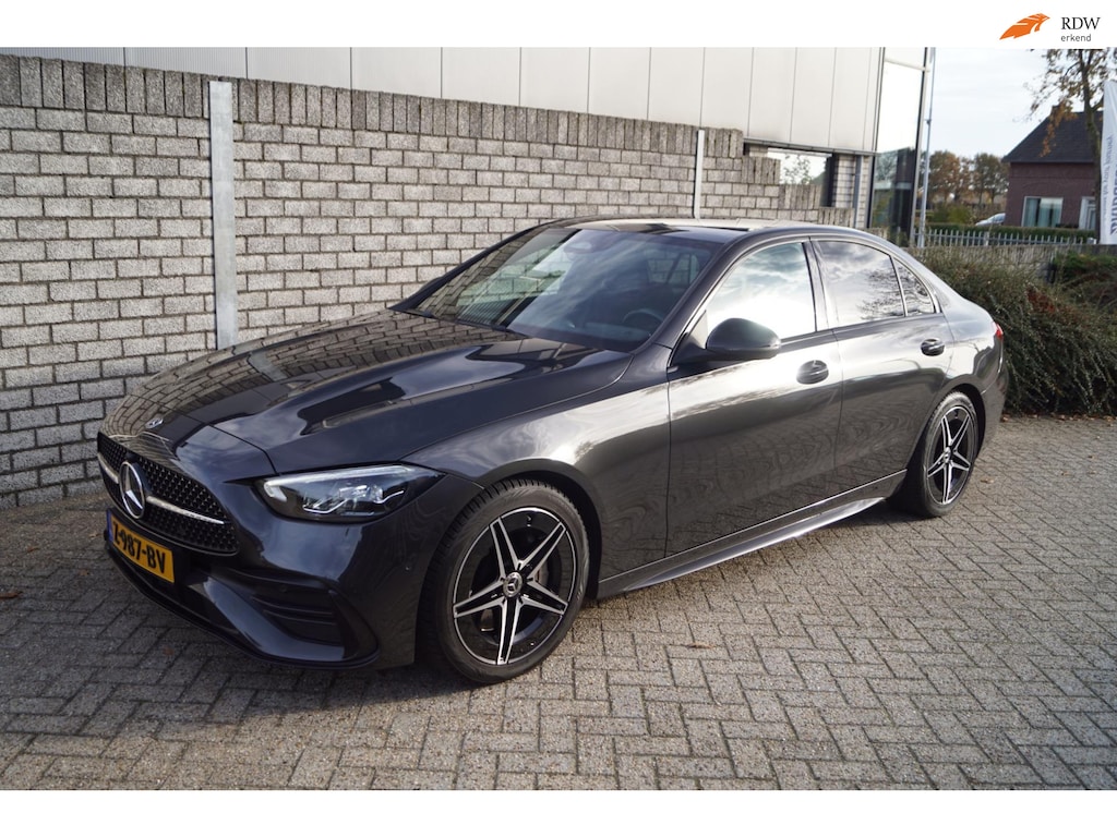 Mercedes-Benz C-klasse 180 AMG Line Autom Leder/Alcantara Sportst Stoelverw Navi Camera Clima Adaptieve Cruise LED Kopl LMV Trekh