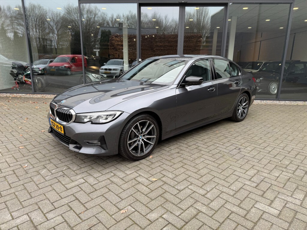 BMW 3-Serie 320i Sportline,Leer,LED,Stoelverw,Carplay,Dealer OH