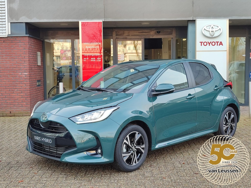 Toyota Yaris 1.5 Hybrid 115 DYNAMIC STOEL/STUURVERW LED KEYLESS PARK-SENSOREN BLIND SPOT NAVI CAMERA AD-CRUISE CLIMA APPLE/ANDROID 16'' LM-VELGEN
