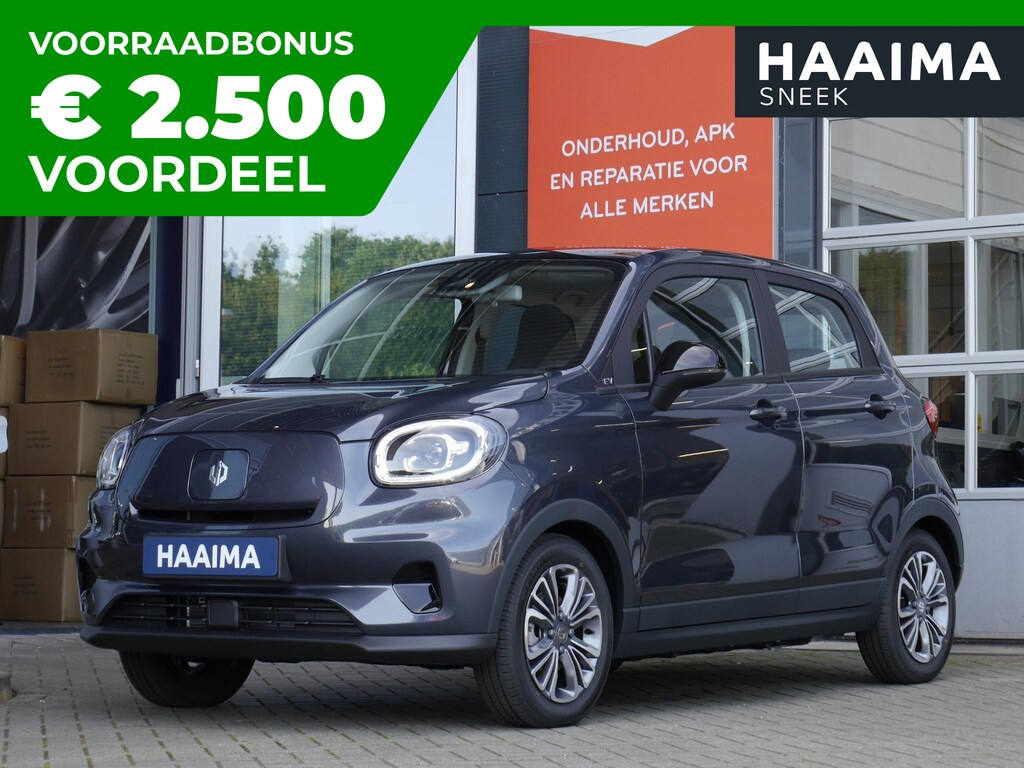 Leapmotor T03 Design 37.3 kWh | Nieuwe auto | Snel leverbaar! | Actieradius van 265 km (WLTP) Gecombineerd | Camera | Panoramadak | Adaptive cruise control | Dodehoek detectie | Lichtmetalen velgen