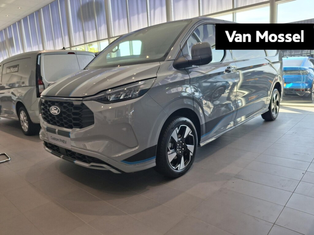 Ford Transit Custom 320 2.5 PHEV L2H1 Sport TE BESTELLEN | 19 INCH VELGEN | INKLAPBARE TREKHAAK | VERWARMBAAR STUURWIEL | CENTRALE DUBBELE VERGRENDELING | PREMIUM LAK: GREY MATTER | ADAPTIVE CRUISE CONTROL | PROGRAMMEERBARE VOERTUIG INTERFACE