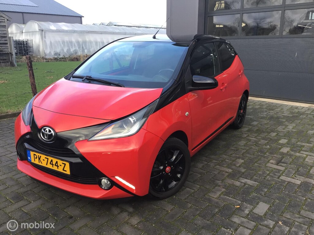 Toyota Aygo 1.0 VVT-i x-play. BI-COLOUR / NL auto / 1e Eig.