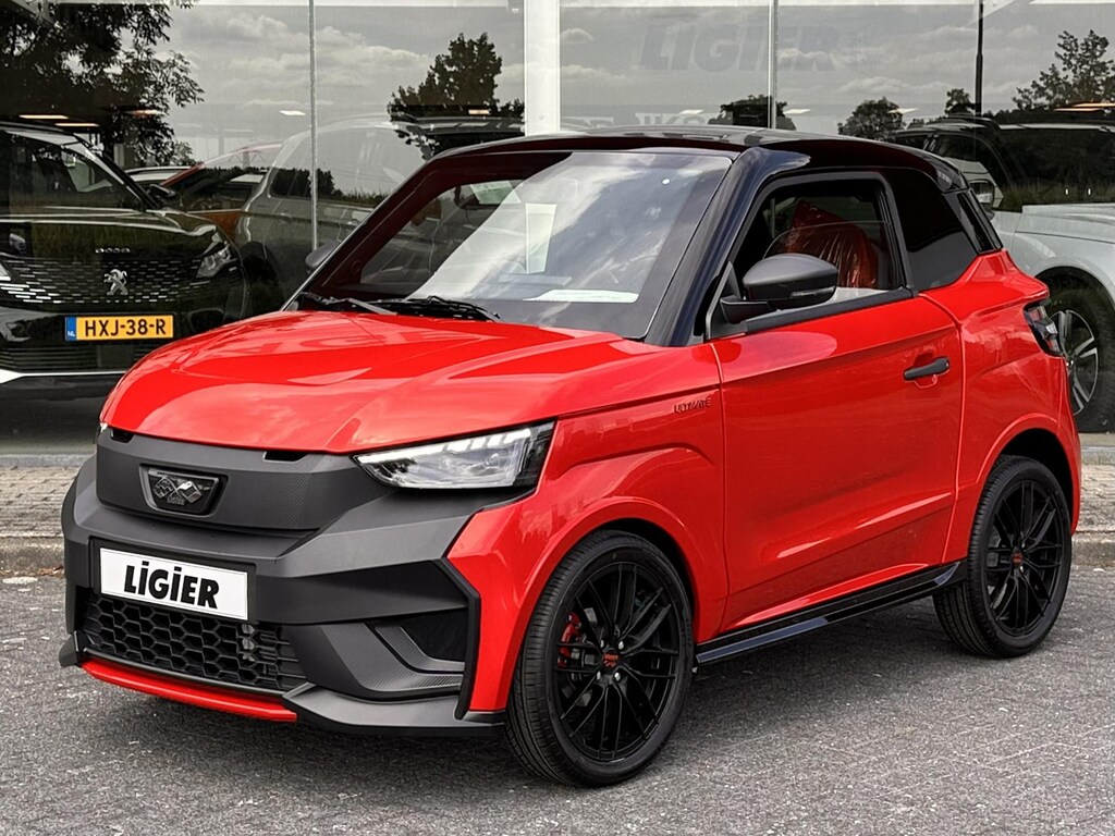 Ligier JS50 Ultimate Black line | Airco | Stuurbekrachtiging | Android Auto brommobiel NIEUW VOORRAAD brommobiel