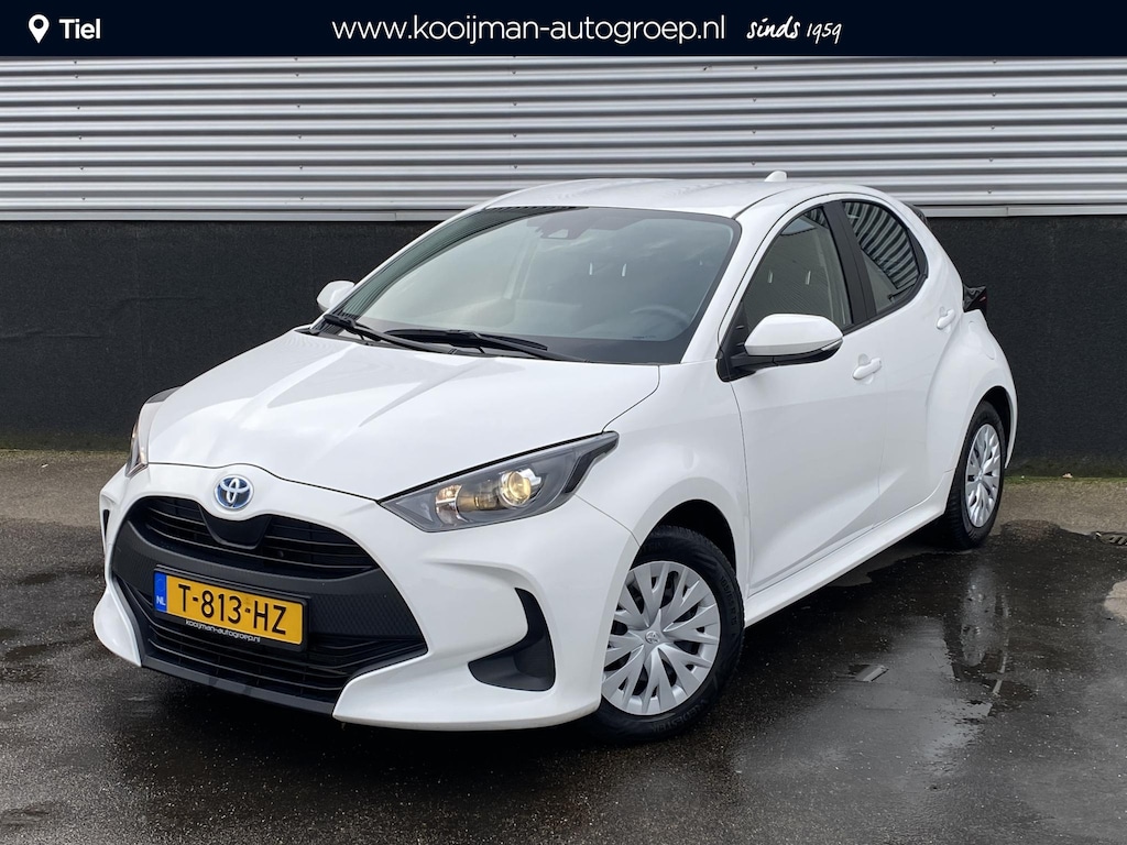 Toyota Yaris 1.5 Hybrid Active 1e eign. Nieuw geleverd, adaptieve cruise control, achteruitrij camera, navigatie Apple Carplay/Android Auto