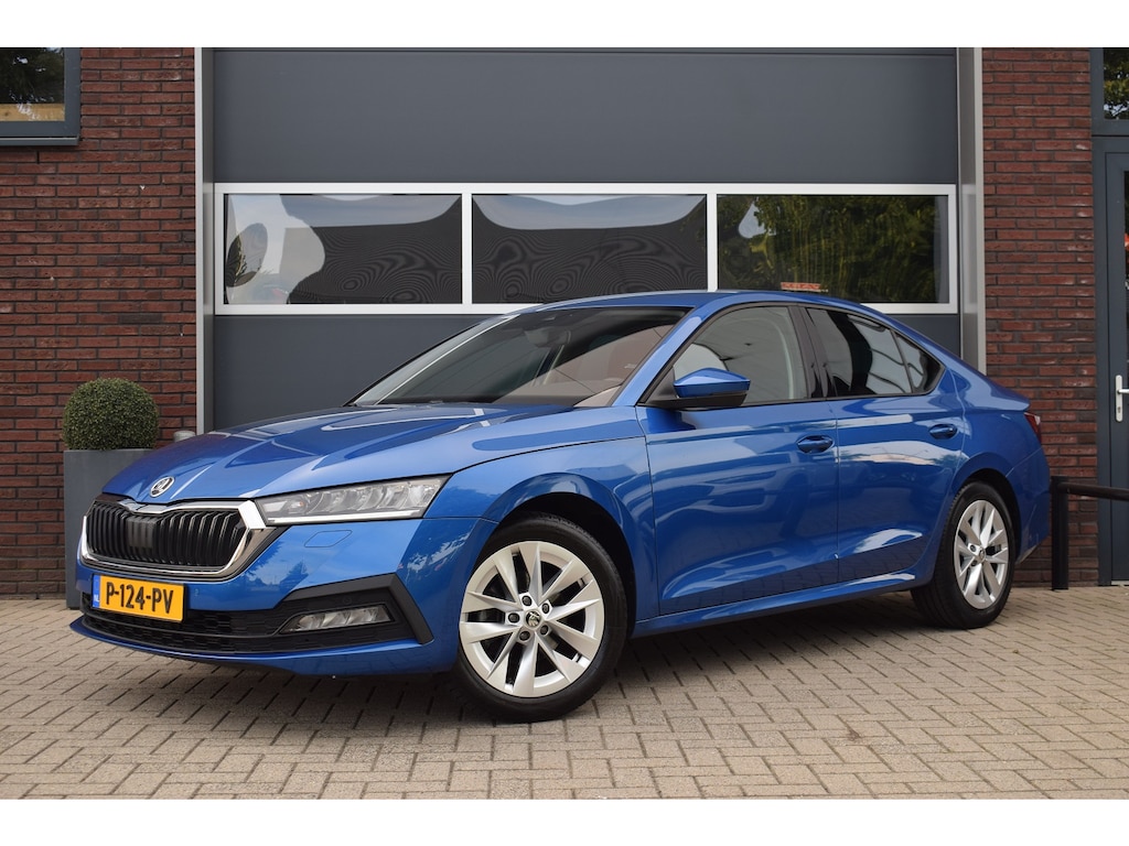 Skoda Octavia 1.5 e-TSI 150pk Ambition Plus | Trekhaak | Camera | Carplay