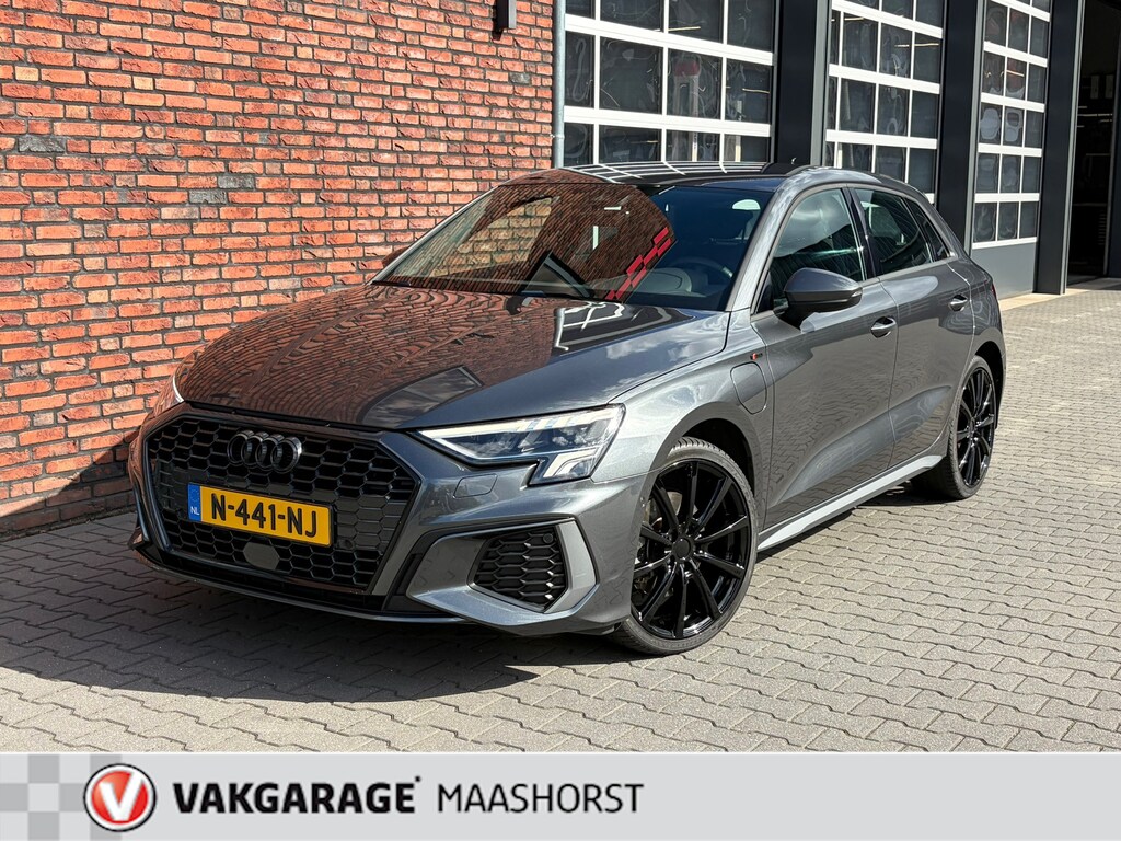 Audi A3 Sportback 45 TFSI e S edition Competition Plug-In ParkeerSensoren/Clima/Airco/Cruise/AppConnect