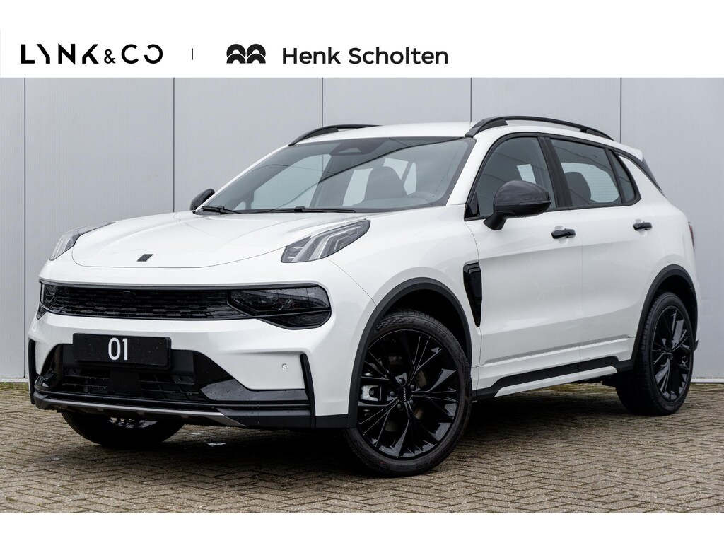 Lynk & Co 01 276PK Core | 20 Inch Black Edition wielen | All-season banden Michelin | Achteruitrijcamera | LED Koplampen | Adaptieve Cruise Control | Stoelverwarming | Apple Carplay/Android Auto | Navigatie | Climate Control