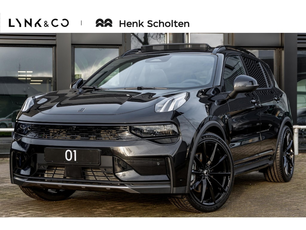 Lynk & Co 01 276PK More | HEICO 21" Wielen | HEICO Verlagingsveren | 360 Graden Camera | Harman Kardon | Panoramadak | Elektrisch bedienbare voorstoel met geheugen | Keyless Entry | Getint glas | Adaptieve Cruise Control | Dodehoekassistent | Sfeerverlichting | Stuurwielverwarming | Stoelverwarming