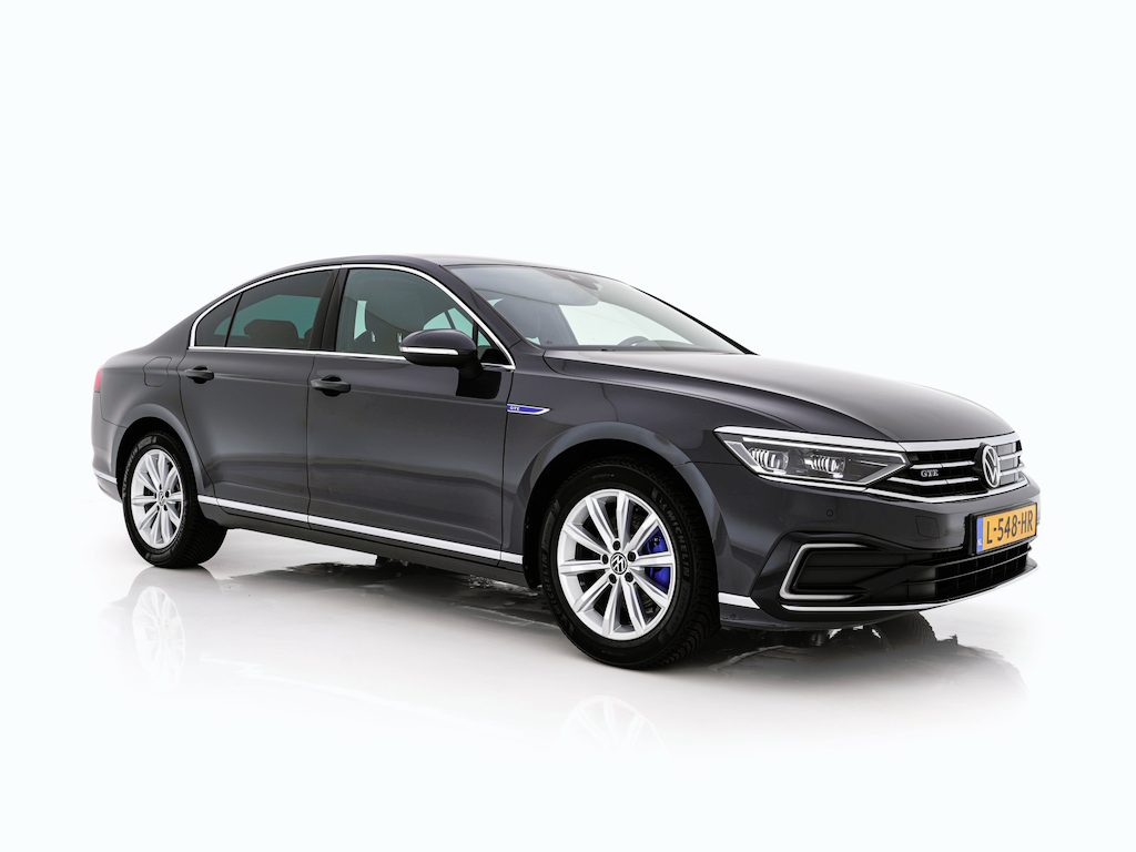 Volkswagen Passat 1.4 TSI GTE Business (Plug-In) {SoH-96%} (INCL-BTW) Aut. *FULL-LED | DIGI-COCKPIT | ADAPTIVE-CRUISE | NAVI-FULLMAP | KEYLESS | DAB+ | COMFORT-SEATS | SHIFTPADDLES | PRIVACY-GLASS | PDC | CAMERA | CARPLAY | 17''ALU*
