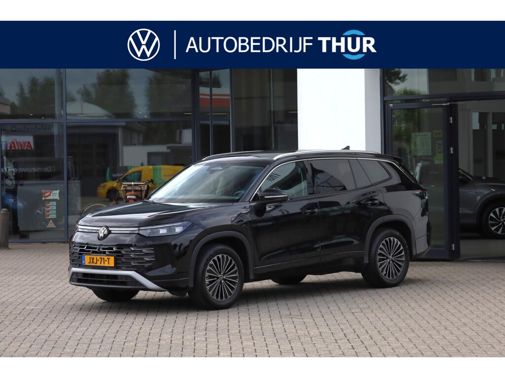 Volkswagen Tayron 1.5 eHybrid Elegance SOH 100% | 204PK / 150kW DSG, Wegklapbare trekhaak, lederen / alcantara bekleding, rondomzichtcamera (area view), elektrische achterklep, elektrisch verstel-, verwarm- en inklapbare buitenspiegels (spiegelpakket), navigatie, LED Matrix (IQ.Lights), draadloze telefoonladers, adaptieve cruise control (acc) met Travel Assist, keyless go & entry, 18" 'Napoli' LMV, privacy glas, chroom pakket, draadloos Apple Carplay & Android Auto, DAB+, ErgoActive voorstoelen met massagefunctie, 3-zone climatronic, verwarmbare voorstoelen etc.