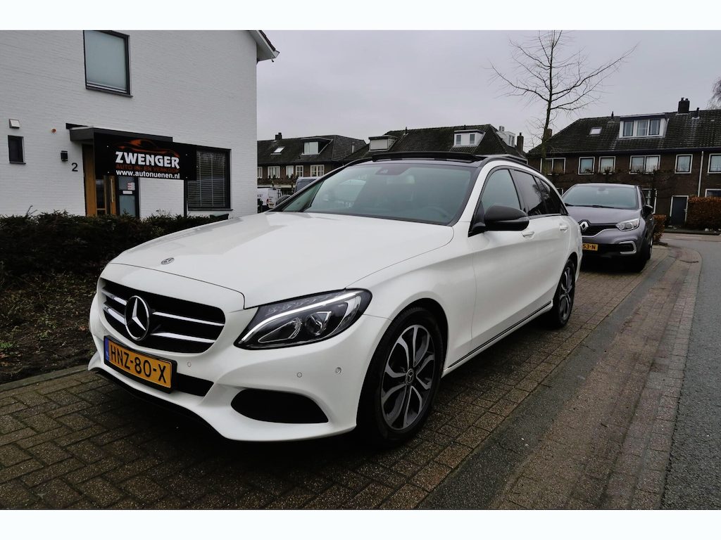 Mercedes-Benz C-klasse Estate 300 Aut NIGHT-PAKKET|PANORAMADAK|TREKHAAK|CAMERA|DODEHOEK|BURMESTER|LED|GOED ONDERHOUDEN