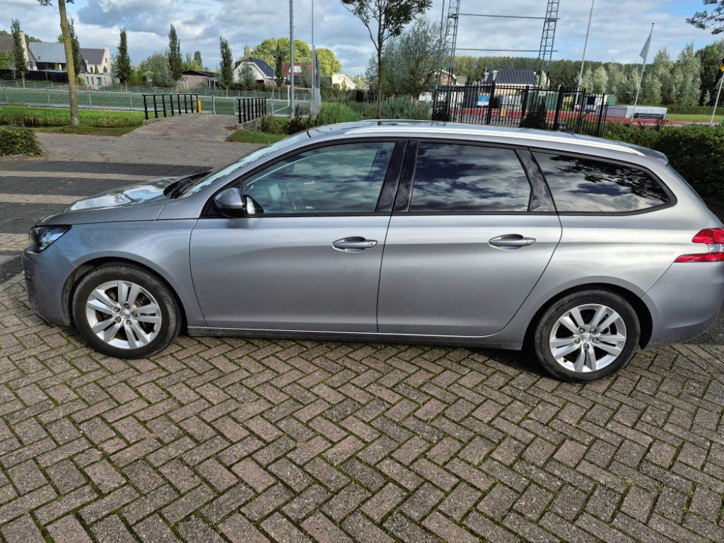 Peugeot 308 SW 1.2 PureTech Blue Lease Executive