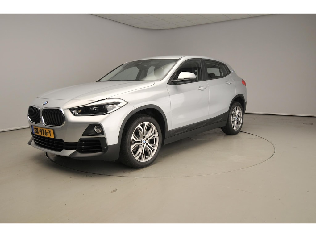 BMW X2 sDrive20i Automaat / Leder / LED / Park assist / Head-up / Alu wielen 18 inch