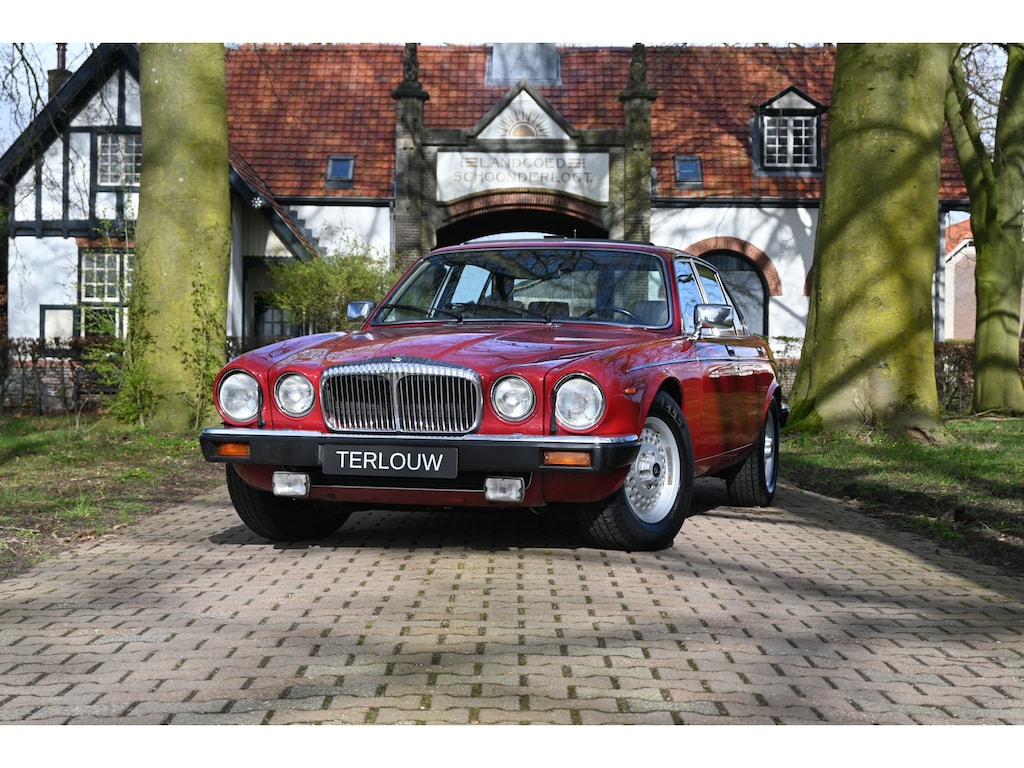 Daimler Double Six Jaguar 5.3 V12 | Jaguar Classic Radio | € 425 per maand*