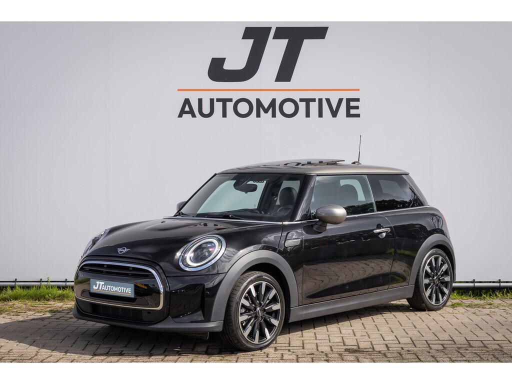 MINI Cooper 1.5 Classic Panoramadak | Camera | Cruise | Leder bekleding