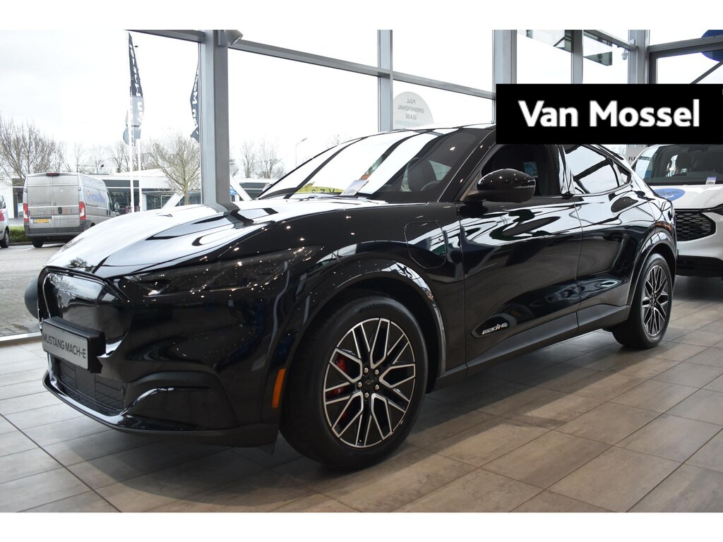 Ford Mustang Mach-E Extended Premium AWD 98 kWh | Showroom Voorraad | €5000.- Korting | Panoramadak | Incl. Ford Protect Verlengde Garantie 2 + 3 jaar/100.000 km |