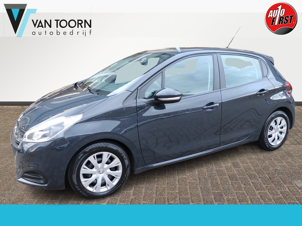 Peugeot 208 1.2 PureTech Active Automaat. Trekhaak, lage km stand.