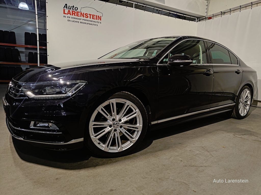 Volkswagen Passat 1.8 TSI 180pk R-Line Business Edit. DSG7 Navi / A.Cam.+ 360 / Adapt.CC / Pano.dak / Trekhaak / Advance Pack / Winter Pack / Trekgewicht 1800kg / 19 inch LM velgen