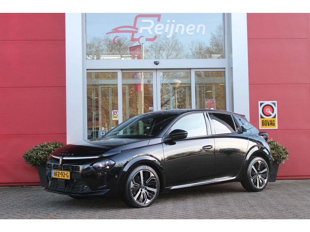 Lancia Ypsilon 1.2 110PK Turbo Hybrid LX | CAMERA VOOR/ ACHTER | ELEKTRISCH VERSTELBARE BESTUURDERSSTOEL | VELOURS BEKLEDING | STOEL VERWARMING | MASSAGEFUNCTIE BESTUURDERSSTOEL | DRAADLOOS APPLE CARPLAY / ANDROID AUTO | DRAADLOZE TELEFOONLADER | DODEHOEK DETECTIE | CLIMATE CONTROL |