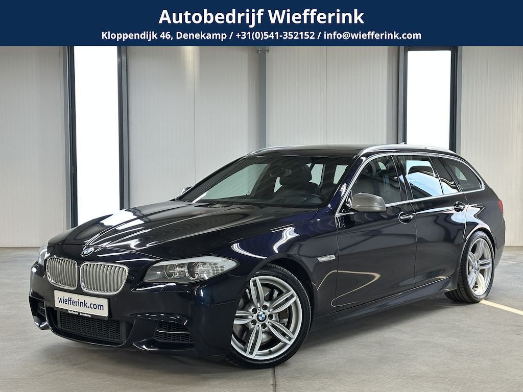 BMW 5-Serie Touring M550xd 381pk | Pano | Head-up | Trekhaak | Elek. stoelen |