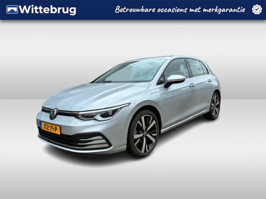 Volkswagen Golf 1.4 eHybrid Style Elek. Stoelverstelling met Memory Bestuurder / Stoelverwarming / Navi / Carplay / Parkeersensoren / 18" LM velgen