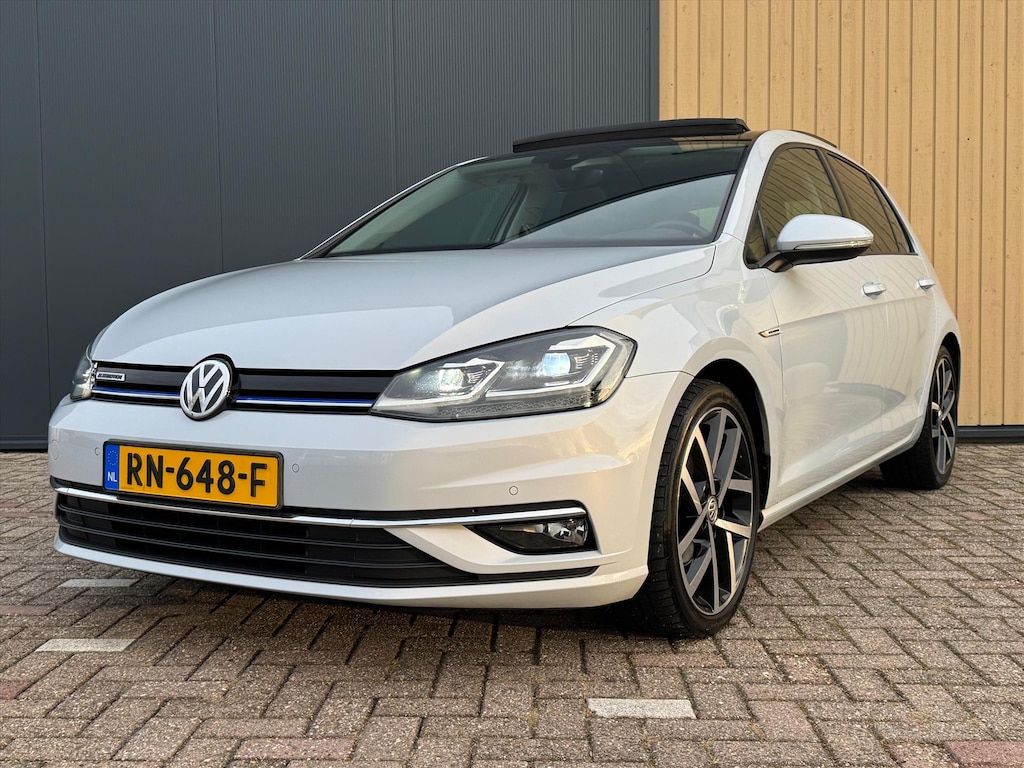 Volkswagen Golf Vii 1.5 TSI Highline | NL Auto | Pano | ACC | Massage | Carplay | Navi | Blis | Stoelverwarming | 4 Nieuwe Banden |