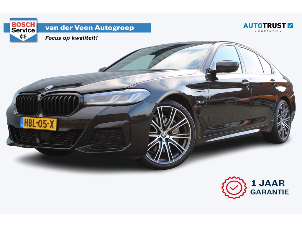 BMW 5-Serie 545e xDrive M-sport black edition | Incl. 12 maanden garantie Assisted driving | Head-up display | 6 cilinder! | Apple carplay/Android auto | Stoelverwarming | Parkeercamera | Harman/Kardon |