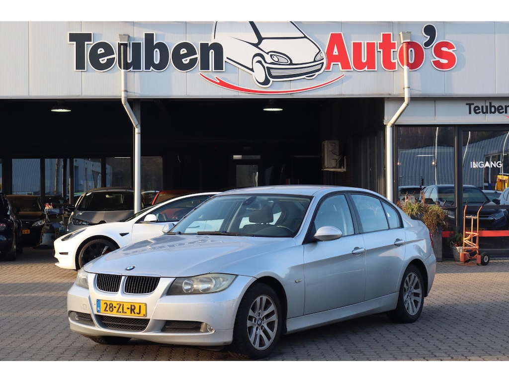 BMW 3-Serie 318d Executive (Massavliegwiel goed hoorbaar), Climate control, Radio cd speler, Elektrische ramen