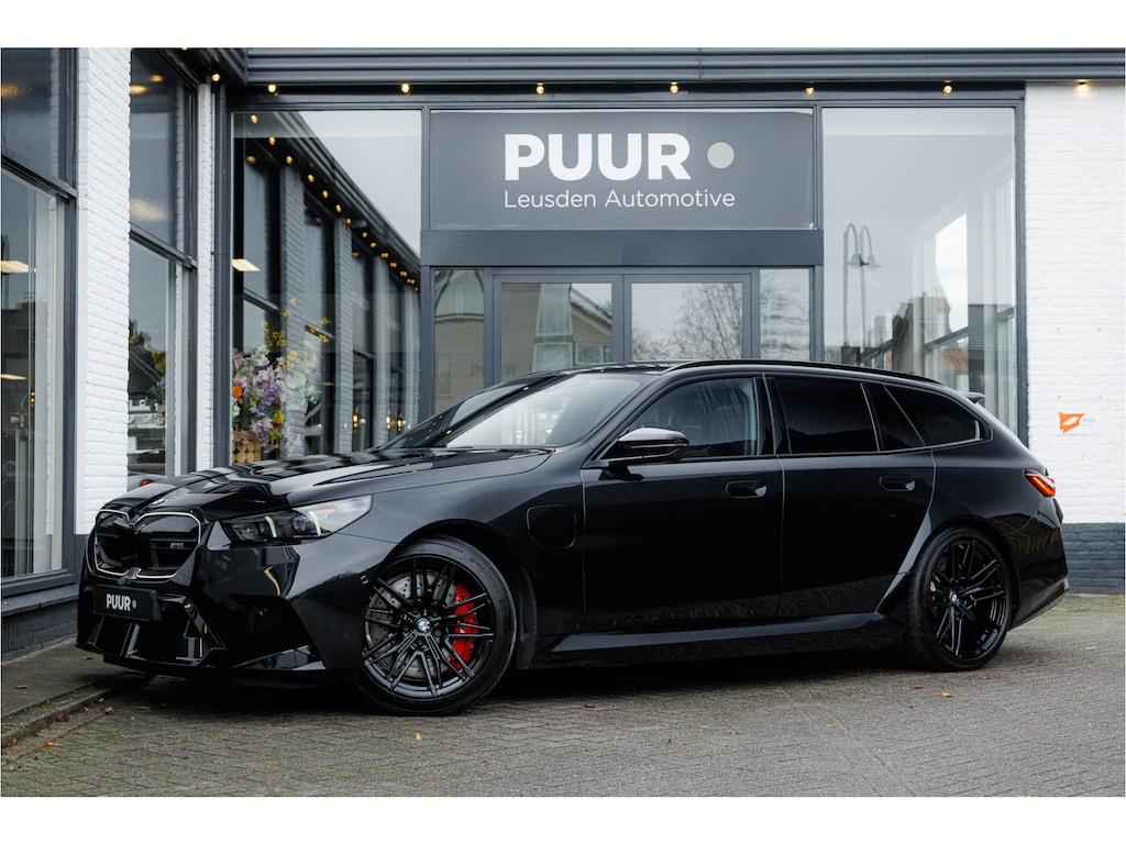 BMW M5 Touring 4.4 V8 xDrive M-Drivers Pack Pano - Bowers & Wilkins - Trekhaak