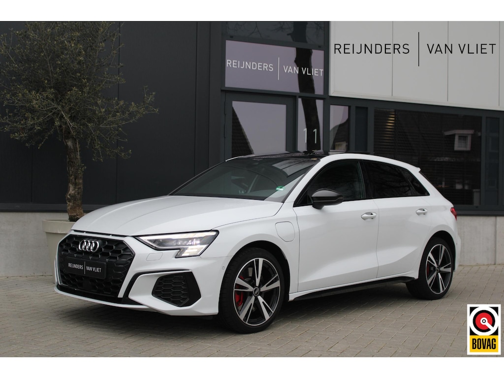 Audi A3 Sportback 45 TFSIe S edition Competition | Pan.Dak | ACC | B&O | Rear View Cam. | Verwarm. Stoelen | Elec. Stoelen |