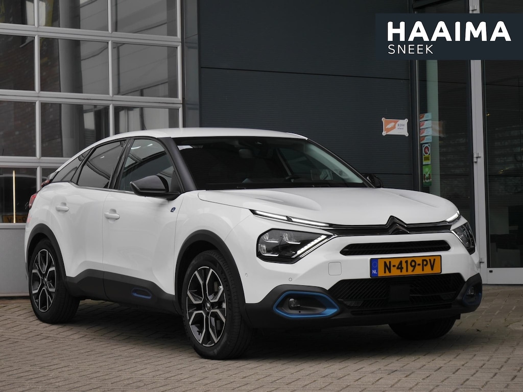 Citroën E-C4 Shine 50 kWh | Keyless entry en start | SOH 89.9% | 18 inch lichtmetalen velgen | Achteruitrijcamera | Adaptive cruise control | Head up display | Climate control | Extra getint glas