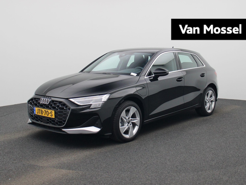 Audi A3 Sportback 40 TFSI e S edition l Demo l Cruise control l Airco l Navigatie l Stoelverwarming l Elektr. instel. bestuurd.stoel l Parkeersensoren l Audi virtual cockpit plus l Audi drive select l Lichtmetalen wielen
