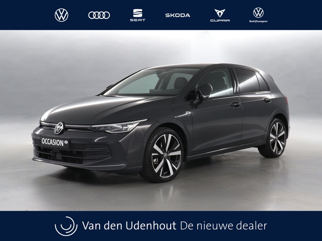 Volkswagen Golf 1.5 eHybrid 204pk Life Edition DSG / 100% SOH / Navigatie / App Connect / Camera / Stoel+Stuurverwarming