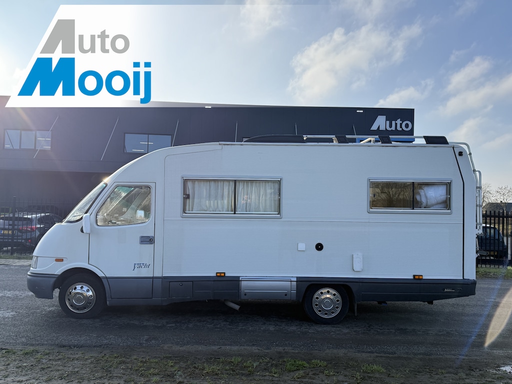 IVECO Camper EUROYACHT Zonnepanelen / Fietsenrek / Dakrails / Luifel / Navigatie / Cruise Control / Toilet+Douche