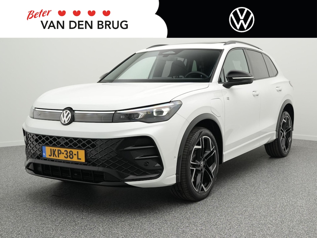 Volkswagen Tiguan 1.5 eHybrid R-Line Edition 272 PK | Panoramadak | Trekhaak | Black Style | 20"York | LED Matrix IQ | 360 camera |