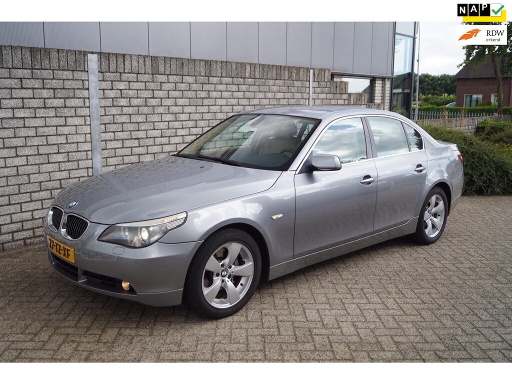 BMW 5-Serie 530i High Executive Sedan Autom Leder Sportst Stoelverw Navi Clima Xenon Cruise 2x PDC LMV Trekh ENZ NL Auto.