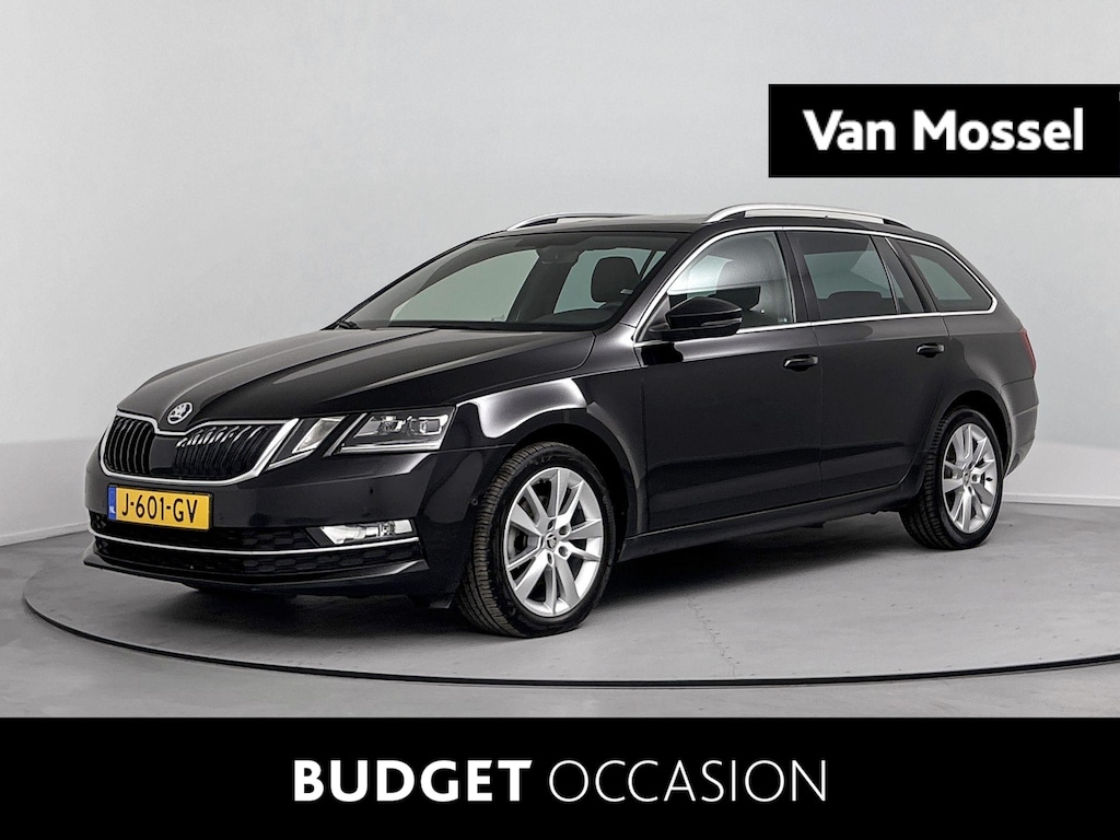 Skoda Octavia Combi 1.5 TSI Greentech Business Edition Plus Airco | Bluetooth | Trekhaak | Cruise Control | Elektrisch Glazen Panoramadak | Lederen Bekleding | Leder Sportstuur | Dakrails | Lichtmetalen Velgen | Navigatie | Parkeersensoren Voor en Achter | Stuurwiel Multifunctioneel | Stoelverwarming