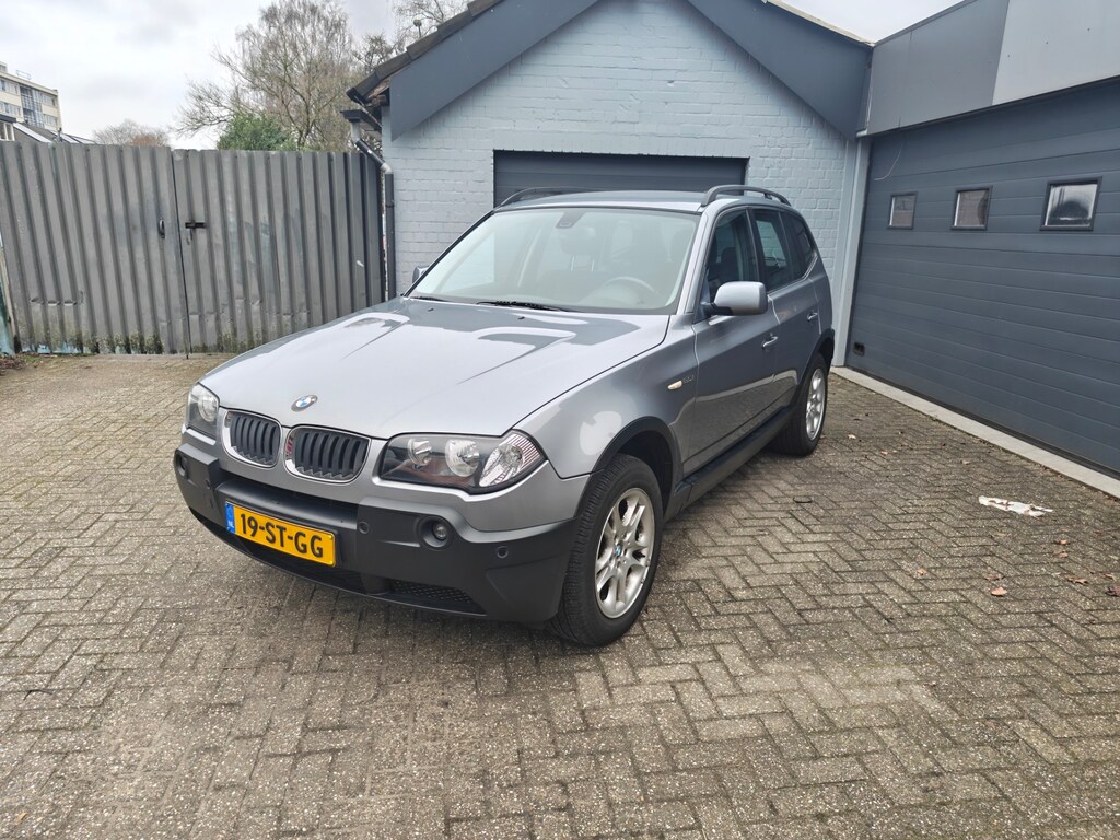 BMW X3 2.0i Executive,Climate control,Cruise control,Stoelverwarming,Isofix,Afneembare trekhaak,Parking system